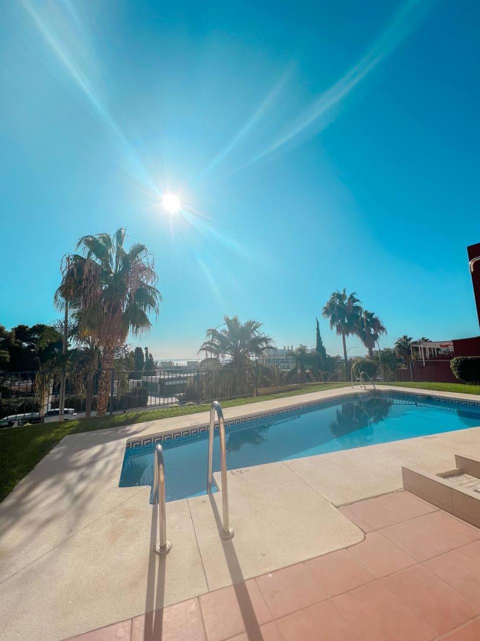 Cozy Apartment With Large Terrace Torremolinos Exterior foto