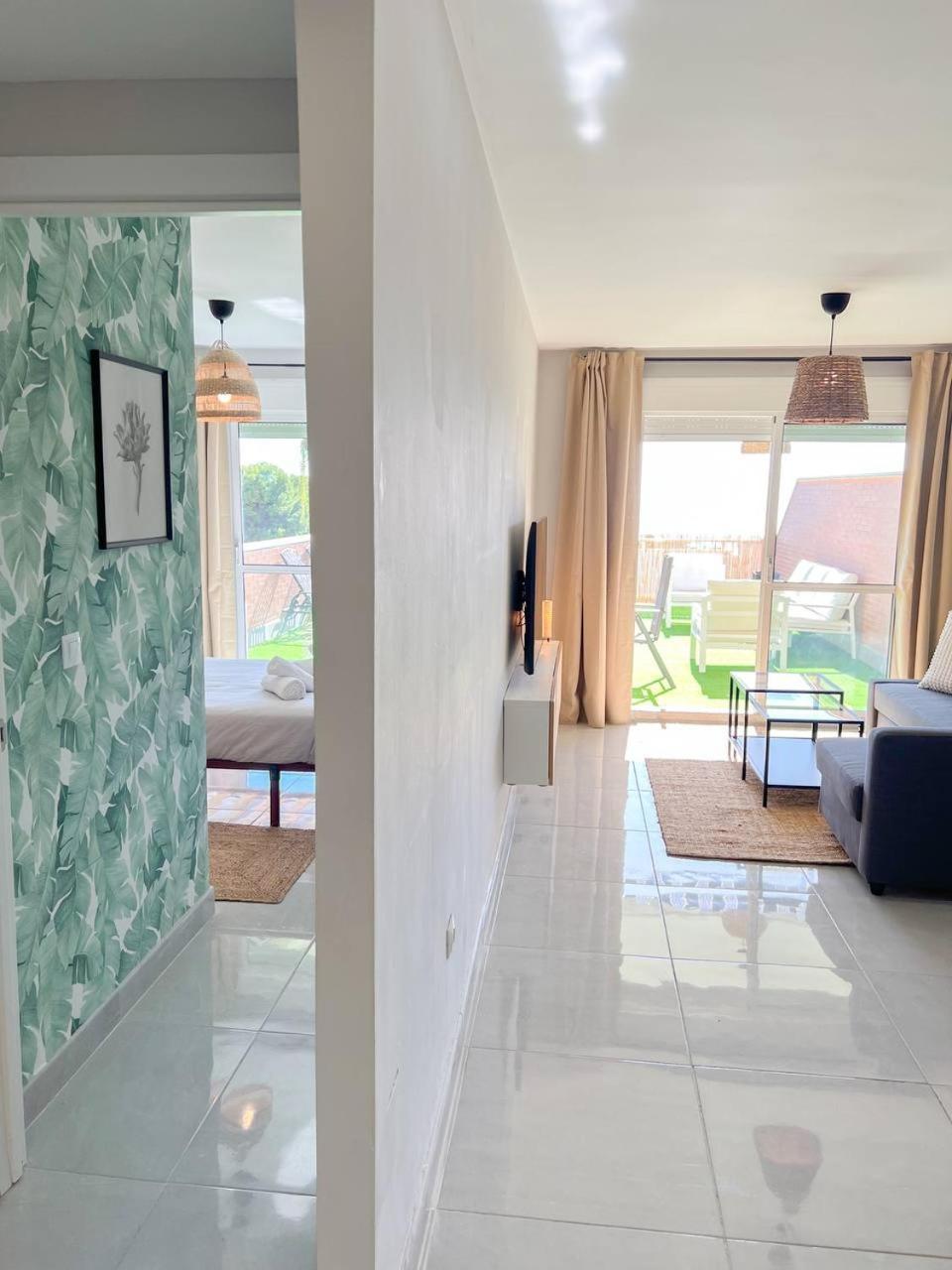 Cozy Apartment With Large Terrace Torremolinos Exterior foto